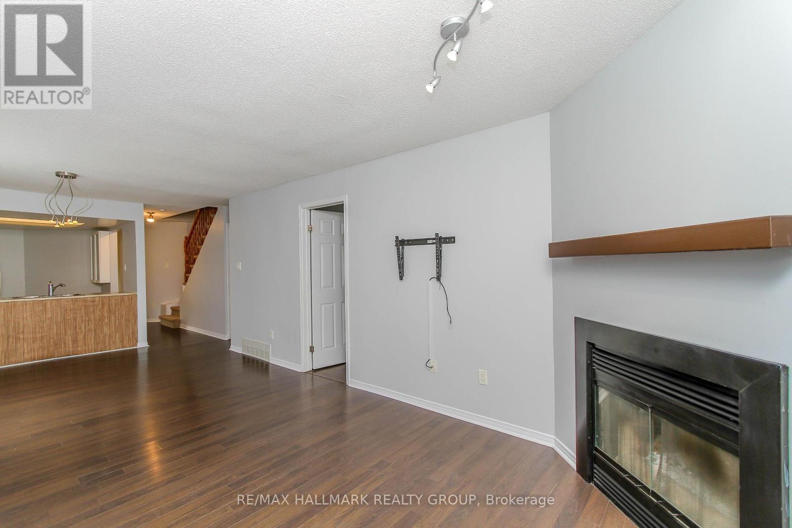 25 Wildpine Court, Ottawa, Ontario  K2S 1C6 - Photo 6 - X13696232