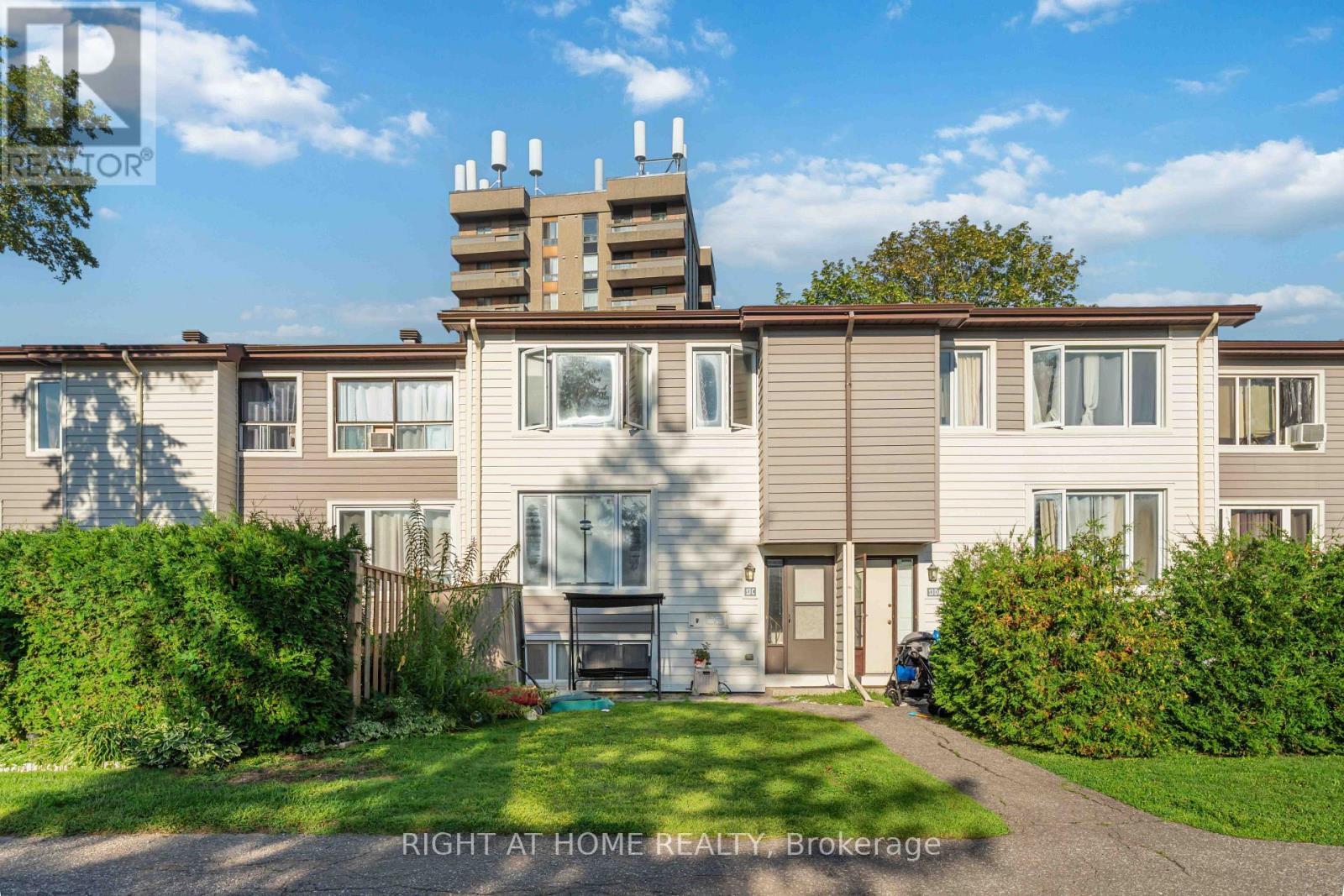 C - 13 Banner Road, Ottawa, Ontario  K2H 8T3 - Photo 1 - X13696294