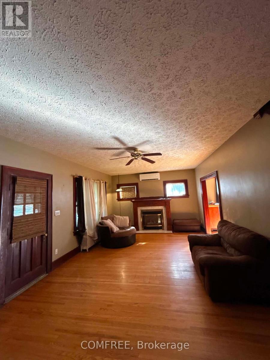 49 Talbot Street E, Chatham-Kent, Ontario  N0P 1A0 - Photo 5 - X13696304