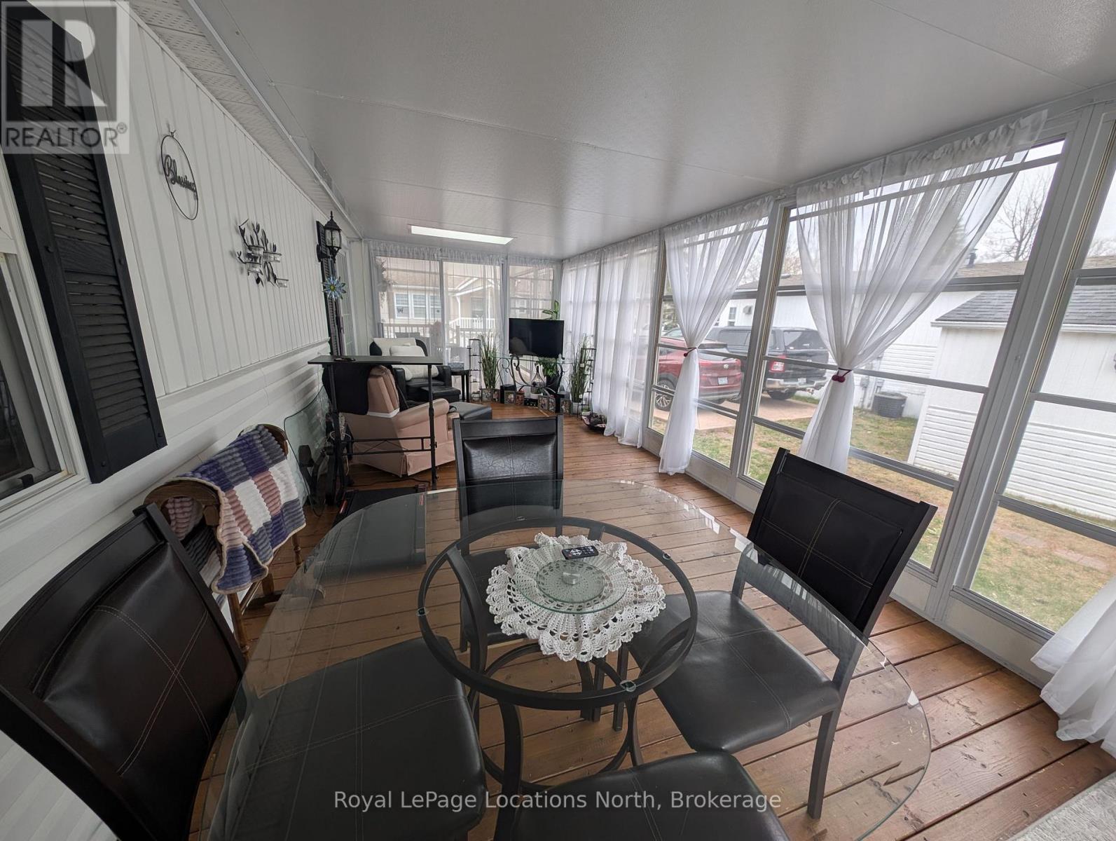 20 Topaz Street W, Wasaga Beach, Ontario  L9Z 1X7 - Photo 12 - S13092532