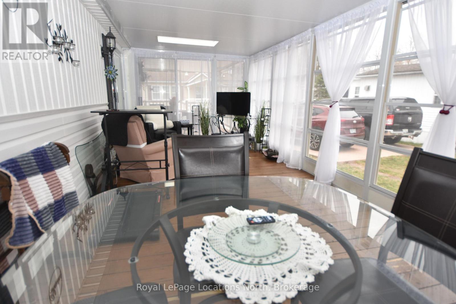 20 Topaz Street W, Wasaga Beach, Ontario  L9Z 1X7 - Photo 17 - S13092532