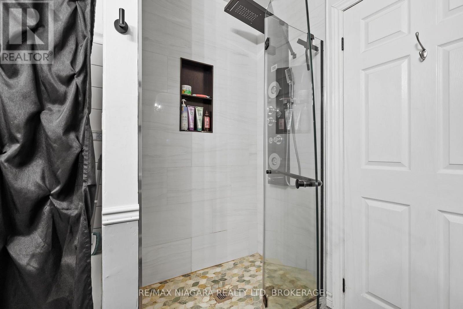 1470 Killaly Street E, Port Colborne (Sherkston), Ontario  L3K 5V3 - Photo 17 - X13696096