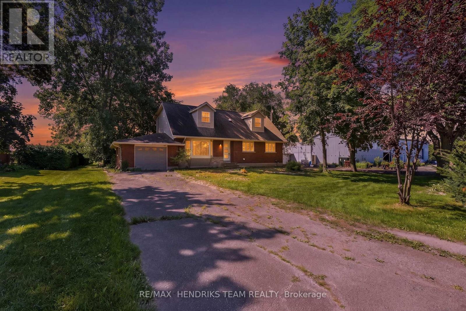 1648 Third Avenue, St. Catharines, Ontario  L2R 6P9 - Photo 2 - X13696338