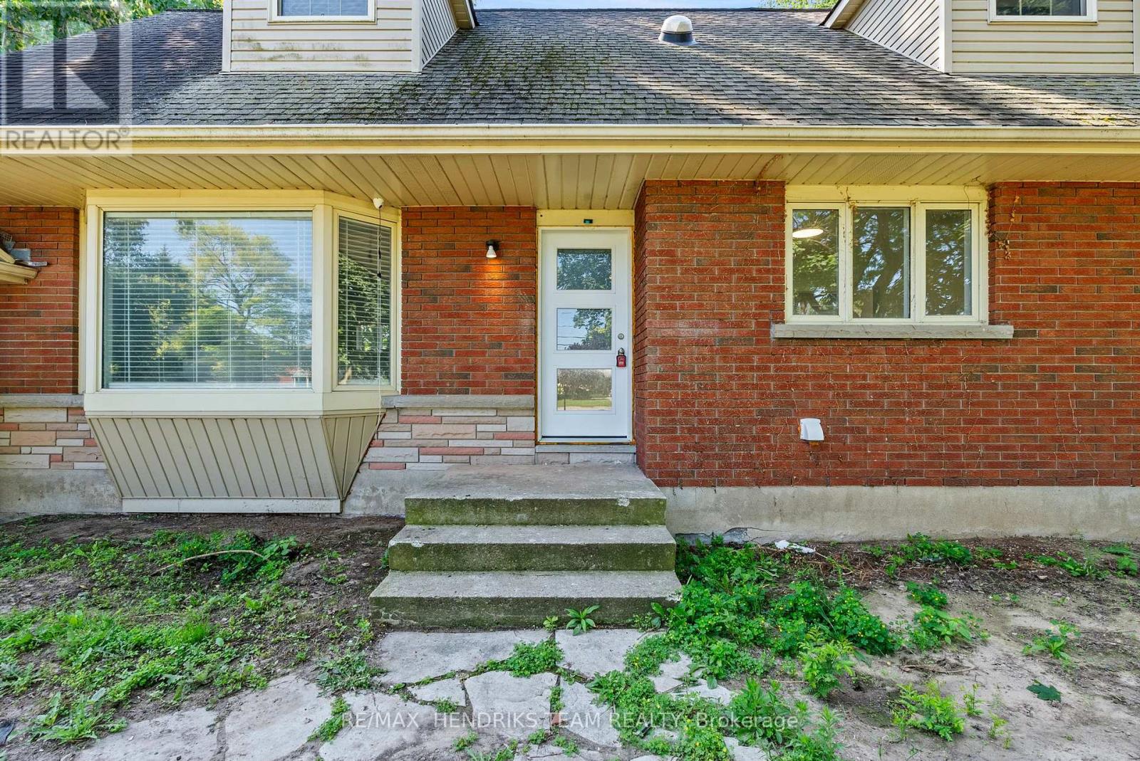 1648 Third Avenue, St. Catharines, Ontario  L2R 6P9 - Photo 4 - X13696338