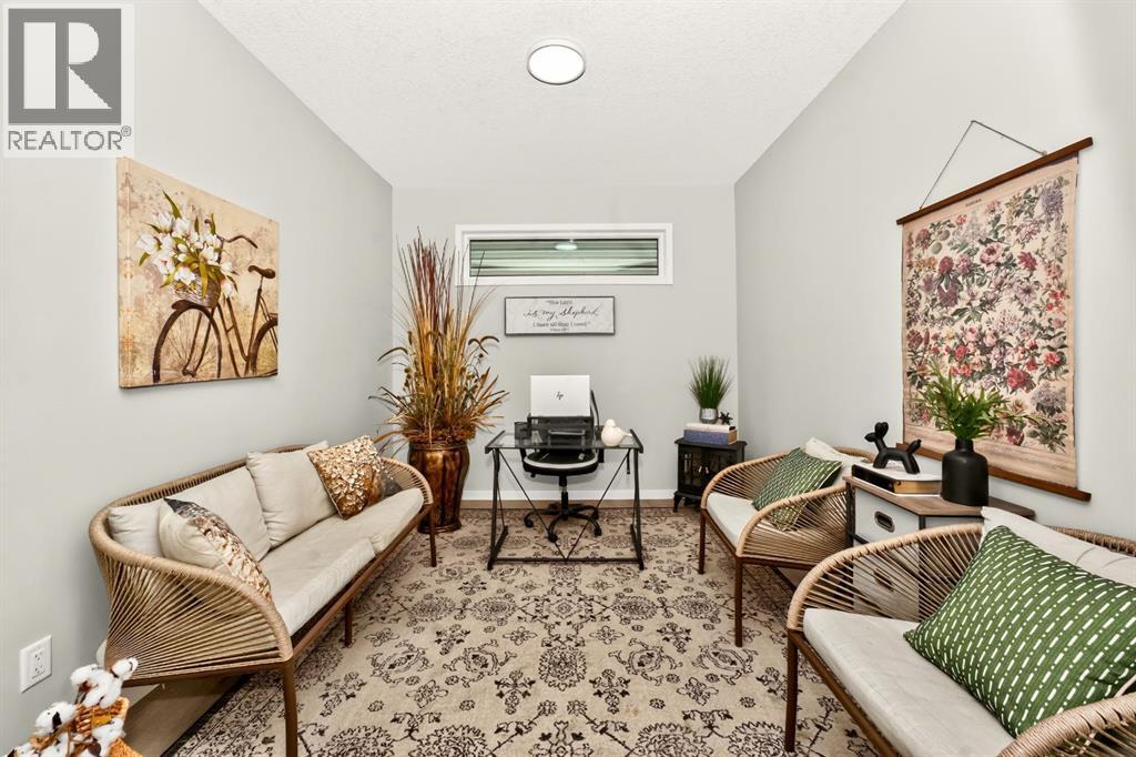 23 Lucas Boulevard NW, Calgary, Alberta  T3P 1H9 - Photo 11 - A2337319