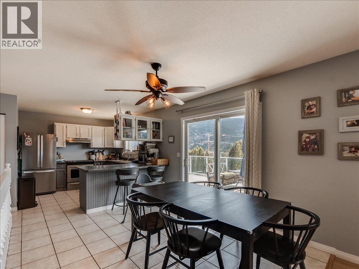3701 9th Avenue, Castlegar, British Columbia V1N 3T3 - Photo 11 - 10398210