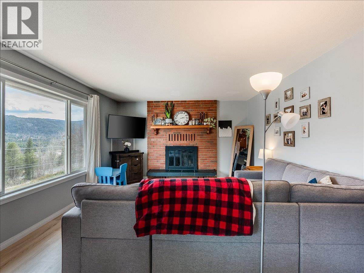 3701 9th Avenue, Castlegar, British Columbia V1N 3T3 - Photo 12 - 10398210