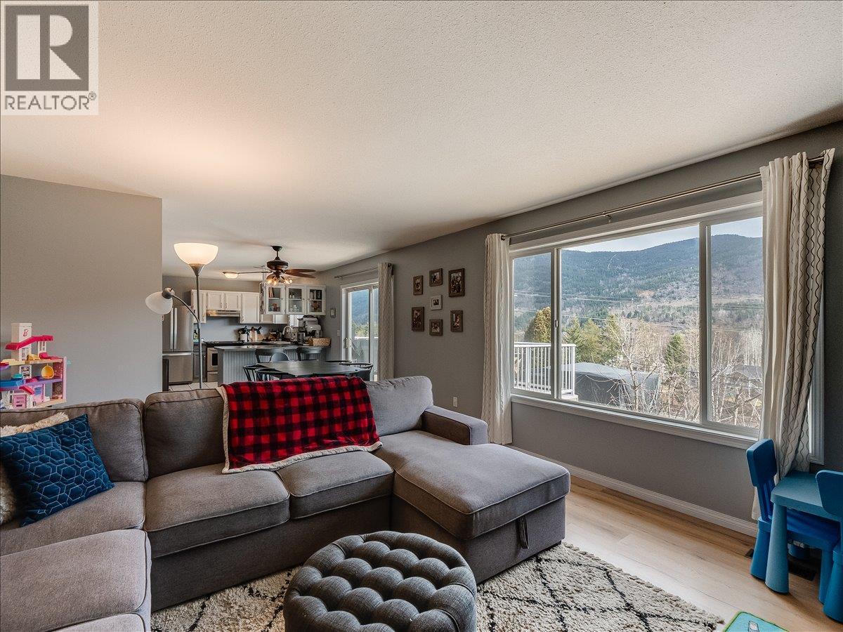 3701 9th Avenue, Castlegar, British Columbia V1N 3T3 - Photo 14 - 10398210