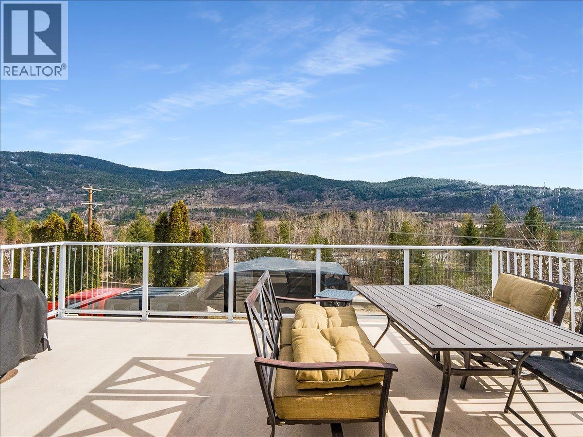 3701 9th Avenue, Castlegar, British Columbia V1N 3T3 - Photo 17 - 10398210