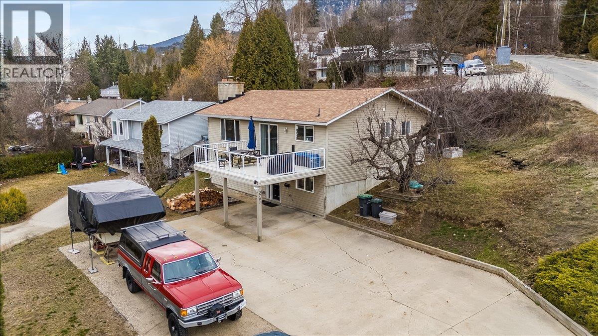 3701 9th Avenue, Castlegar, British Columbia V1N 3T3 - Photo 2 - 10398210