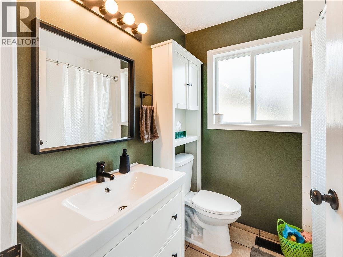 3701 9th Avenue, Castlegar, British Columbia V1N 3T3 - Photo 25 - 10398210