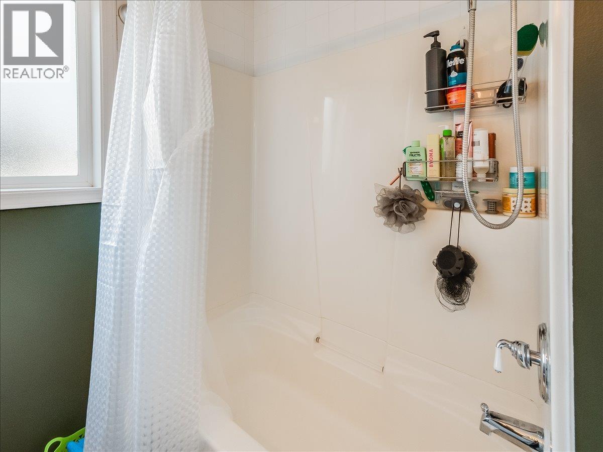3701 9th Avenue, Castlegar, British Columbia V1N 3T3 - Photo 26 - 10398210