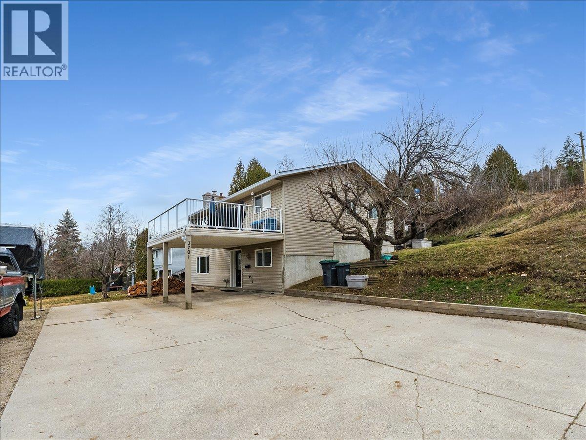 3701 9th Avenue, Castlegar, British Columbia V1N 3T3 - Photo 3 - 10398210