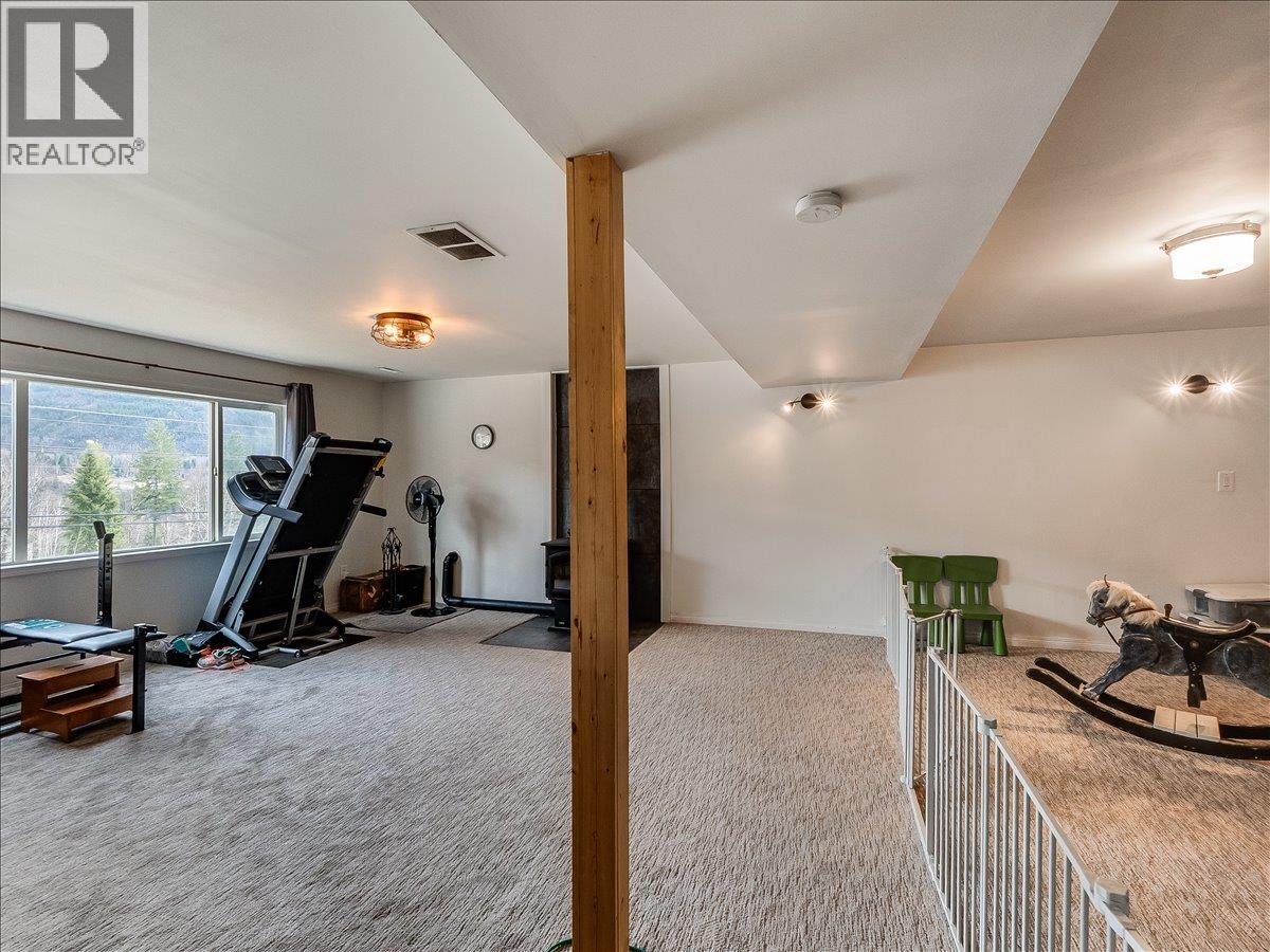 3701 9th Avenue, Castlegar, British Columbia V1N 3T3 - Photo 38 - 10398210