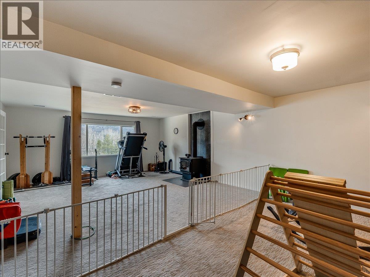 3701 9th Avenue, Castlegar, British Columbia V1N 3T3 - Photo 39 - 10398210