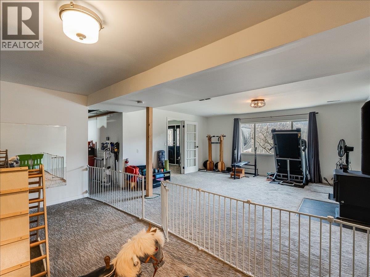 3701 9th Avenue, Castlegar, British Columbia V1N 3T3 - Photo 41 - 10398210