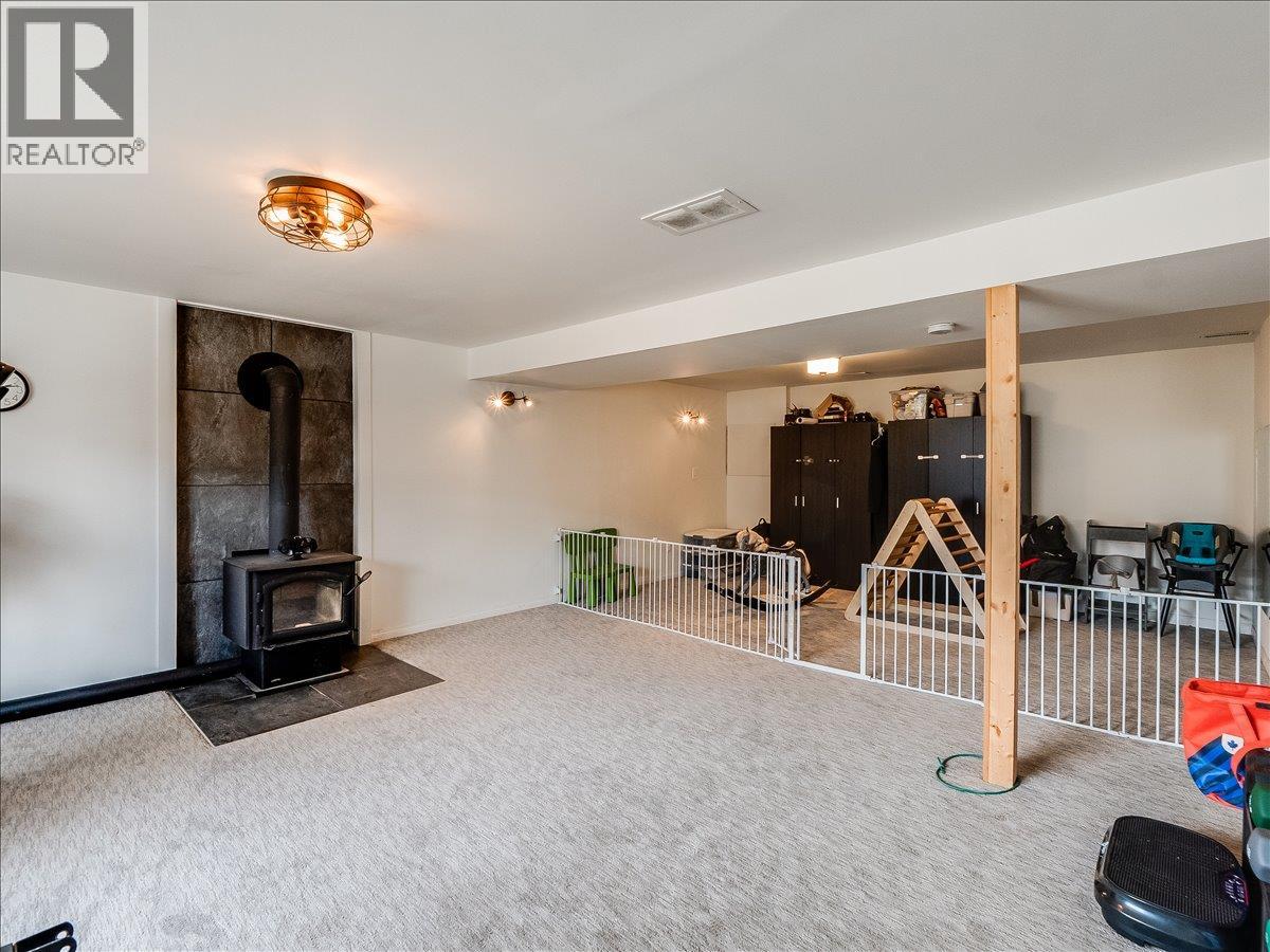 3701 9th Avenue, Castlegar, British Columbia V1N 3T3 - Photo 42 - 10398210