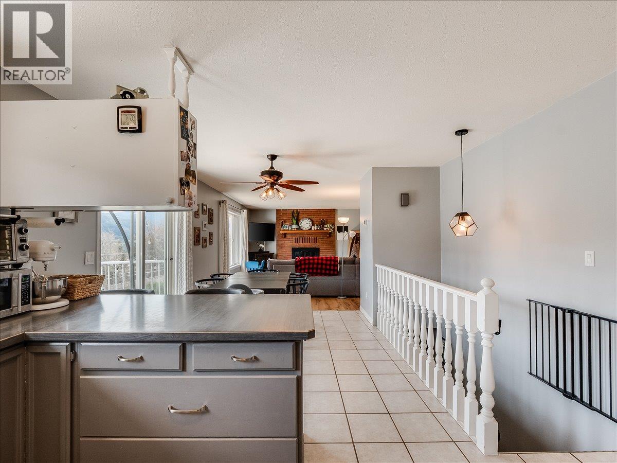 3701 9th Avenue, Castlegar, British Columbia V1N 3T3 - Photo 8 - 10398210