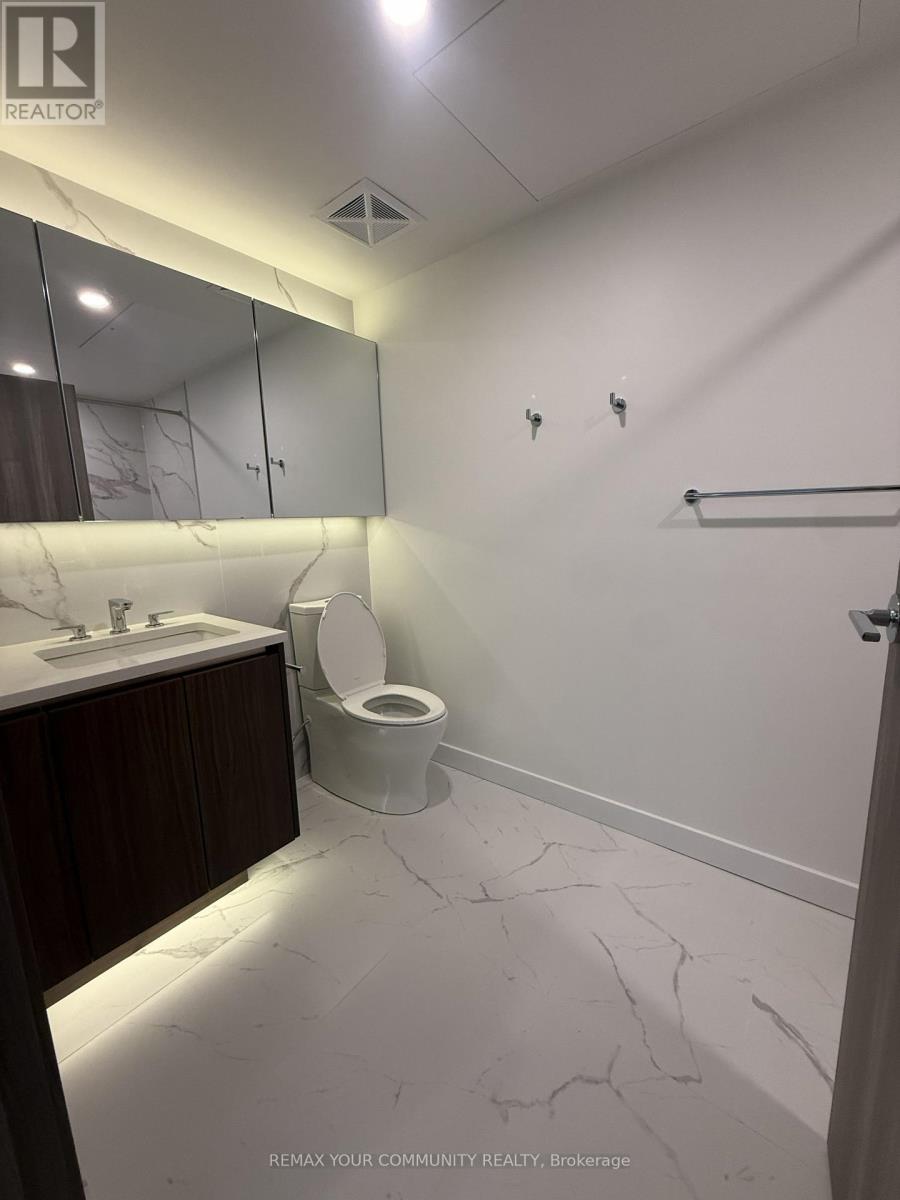 5808 - 3 Concord Cityplace Way, Toronto, Ontario  M5V 0X4 - Photo 4 - C13696108
