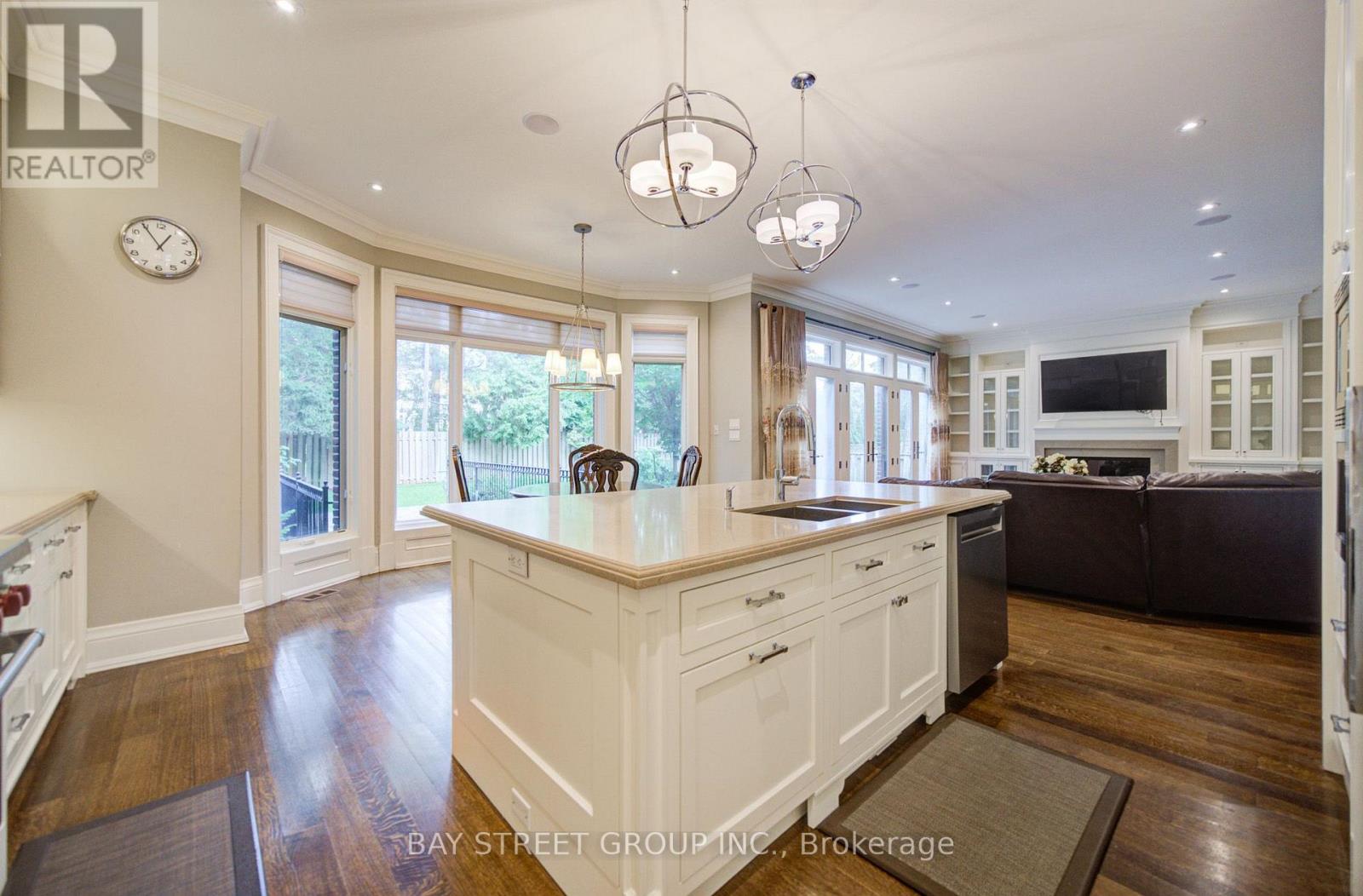 154 Munro Boulevard, Toronto, Ontario  M2P 1C8 - Photo 12 - C13696194