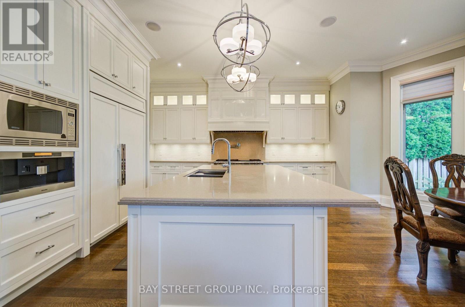 154 Munro Boulevard, Toronto, Ontario  M2P 1C8 - Photo 14 - C13696194