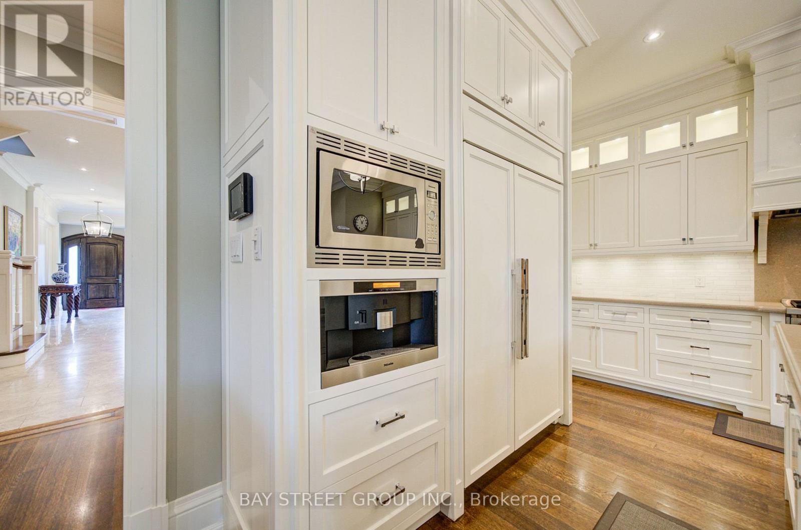 154 Munro Boulevard, Toronto, Ontario  M2P 1C8 - Photo 15 - C13696194