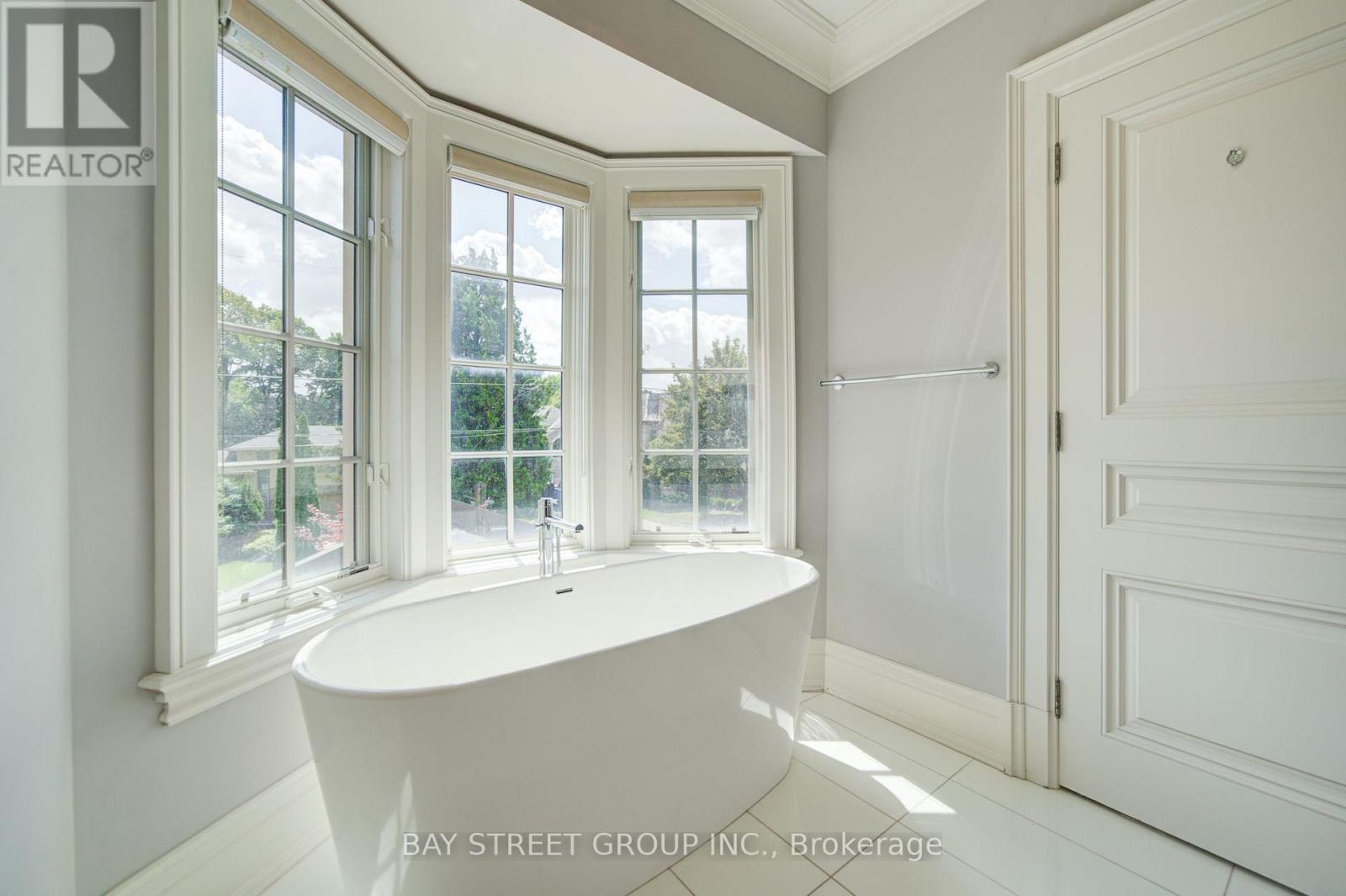 154 Munro Boulevard, Toronto, Ontario  M2P 1C8 - Photo 24 - C13696194