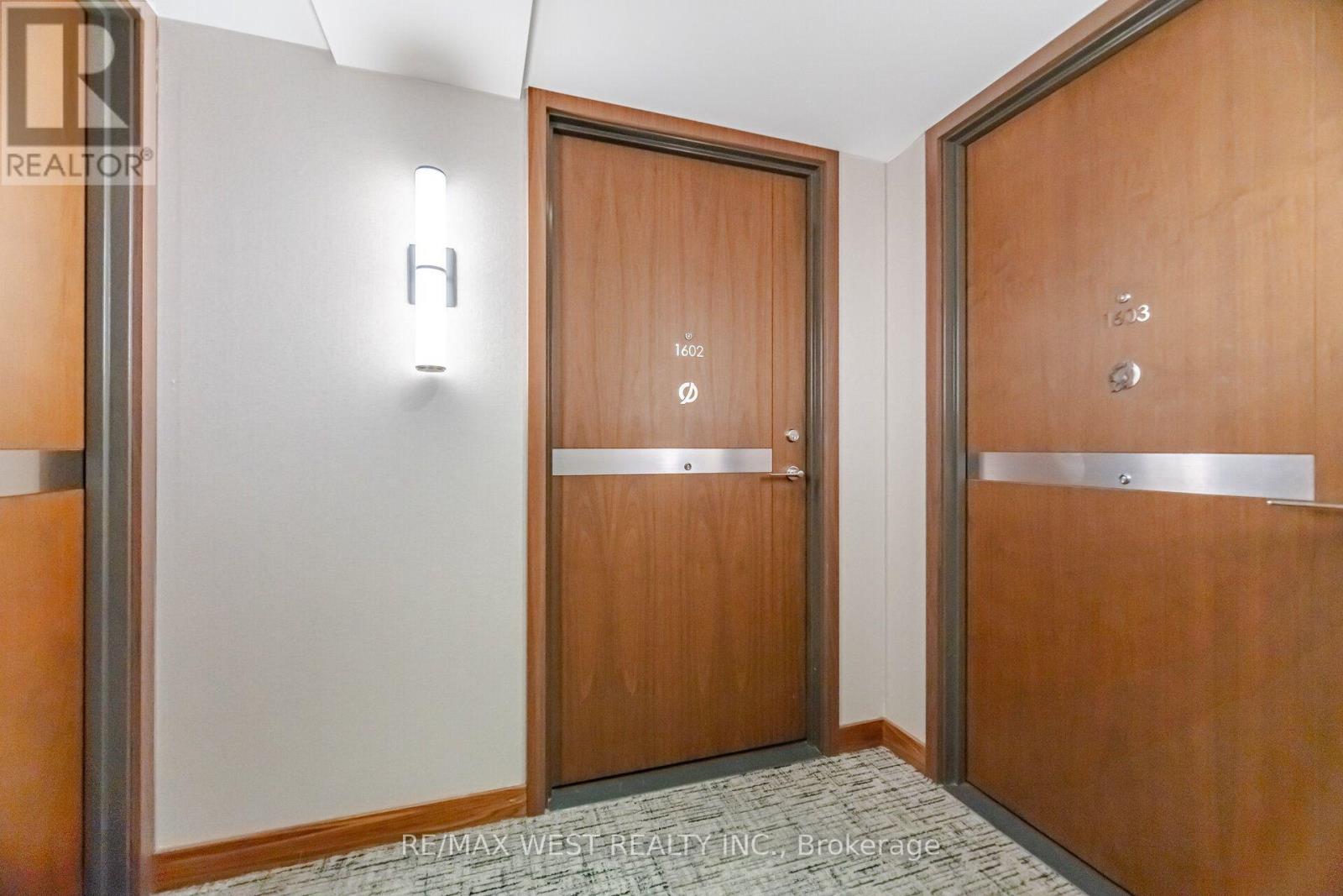 1602 - 17 Bathurst Street, Toronto, Ontario  M5V 0N1 - Photo 3 - C13696224