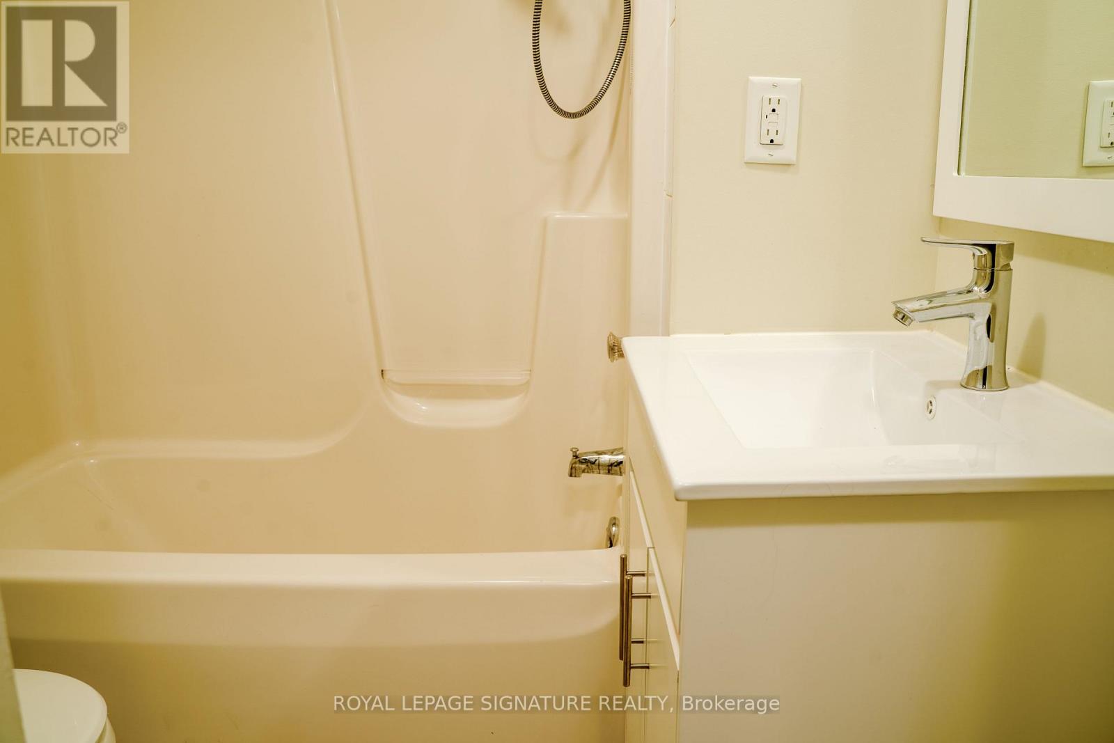 Bsmt - 180 Leyton Avenue, Toronto, Ontario  M1L 3V6 - Photo 5 - E13696078