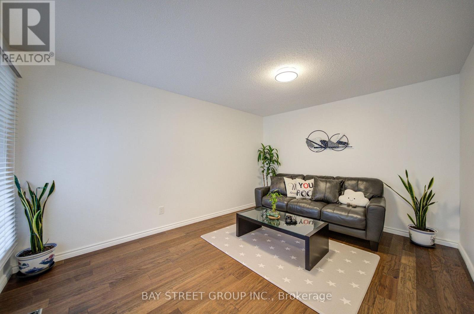 10 Hemingford Place, Whitby, Ontario L1R 1G1 - Photo 10 - E13696106