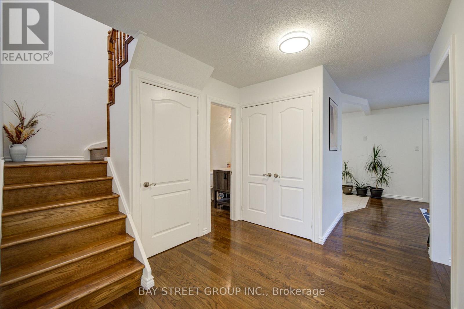 10 Hemingford Place, Whitby, Ontario L1R 1G1 - Photo 11 - E13696106