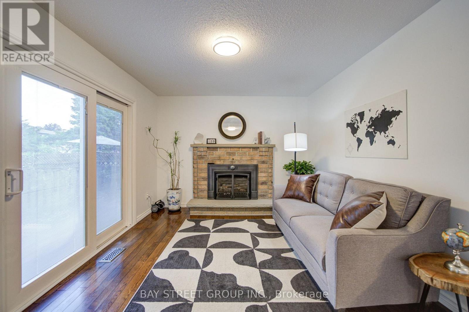 10 Hemingford Place, Whitby, Ontario L1R 1G1 - Photo 14 - E13696106