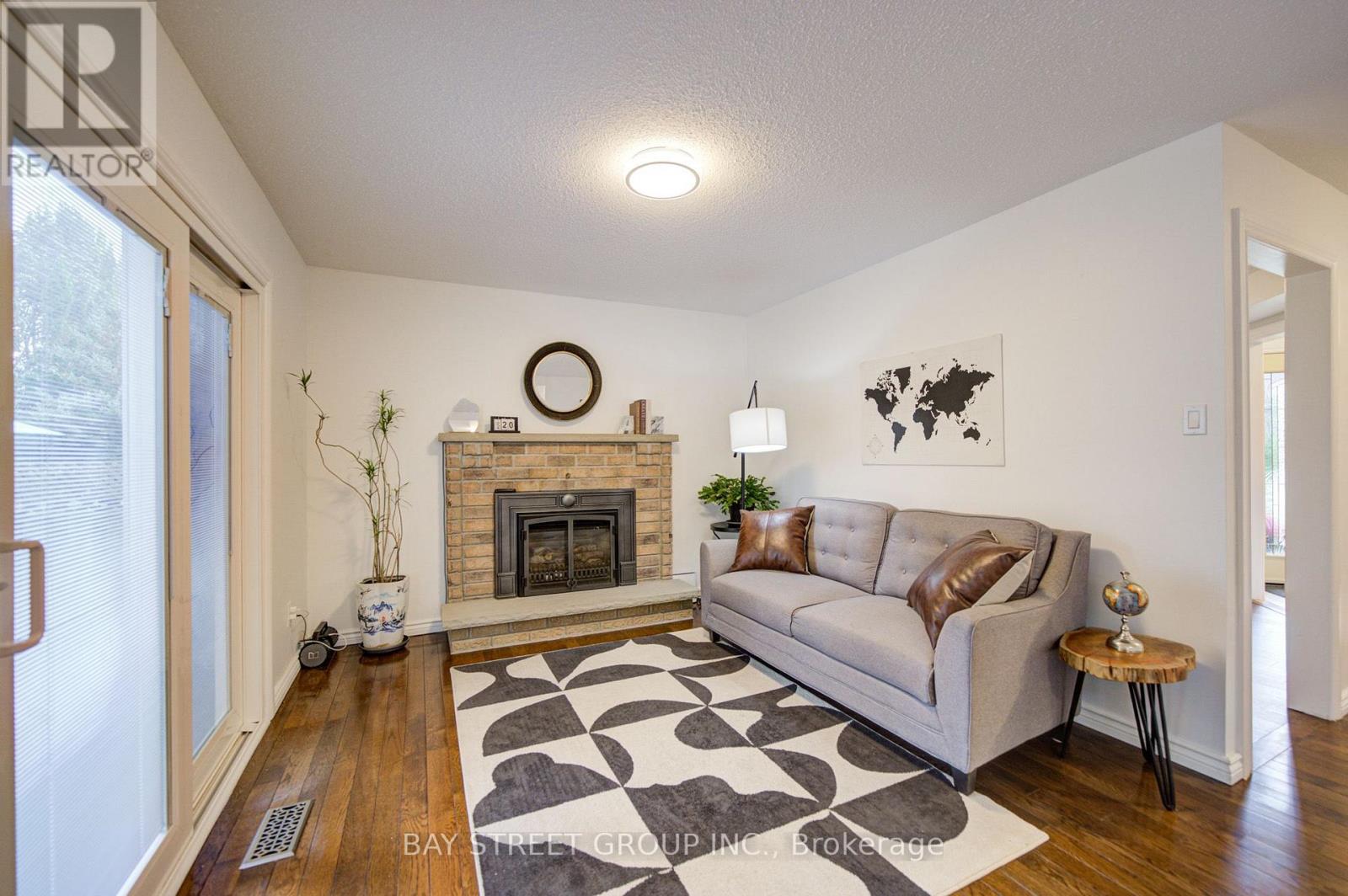 10 Hemingford Place, Whitby, Ontario L1R 1G1 - Photo 15 - E13696106