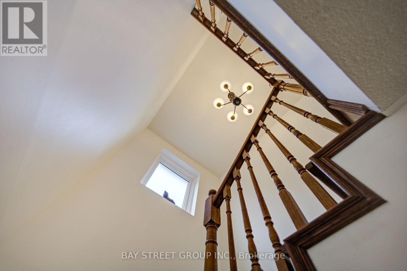 10 Hemingford Place, Whitby, Ontario L1R 1G1 - Photo 18 - E13696106