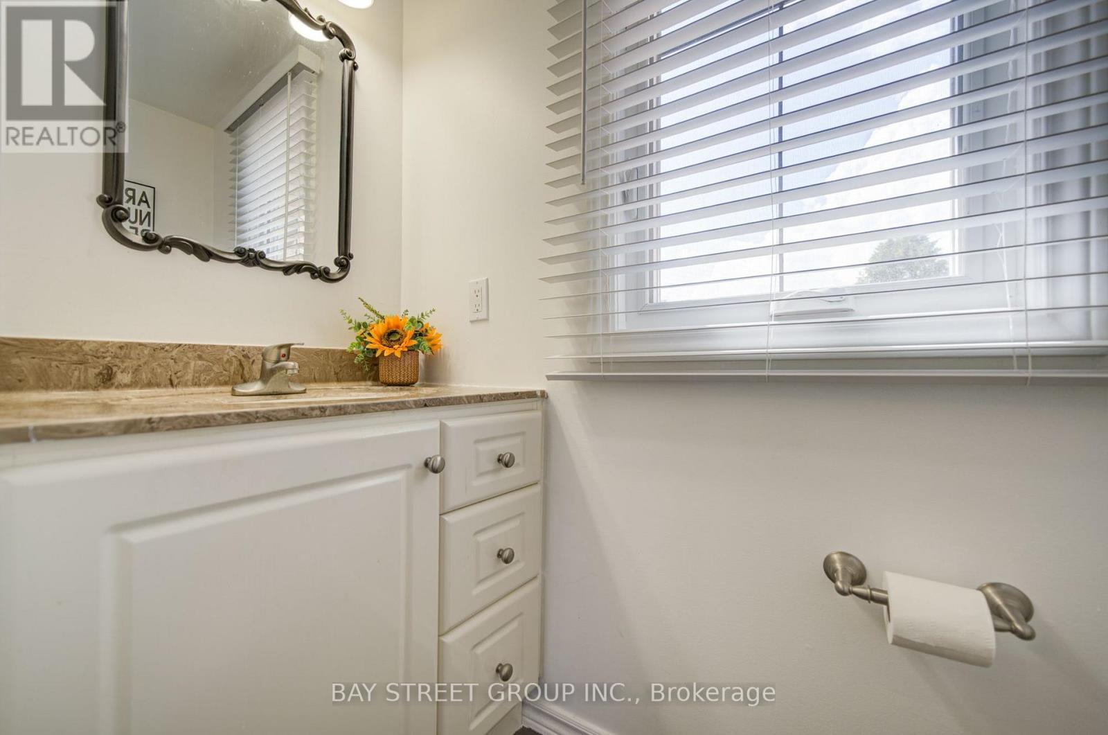 10 Hemingford Place, Whitby, Ontario L1R 1G1 - Photo 23 - E13696106