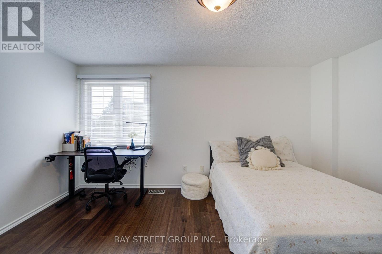10 Hemingford Place, Whitby, Ontario L1R 1G1 - Photo 25 - E13696106