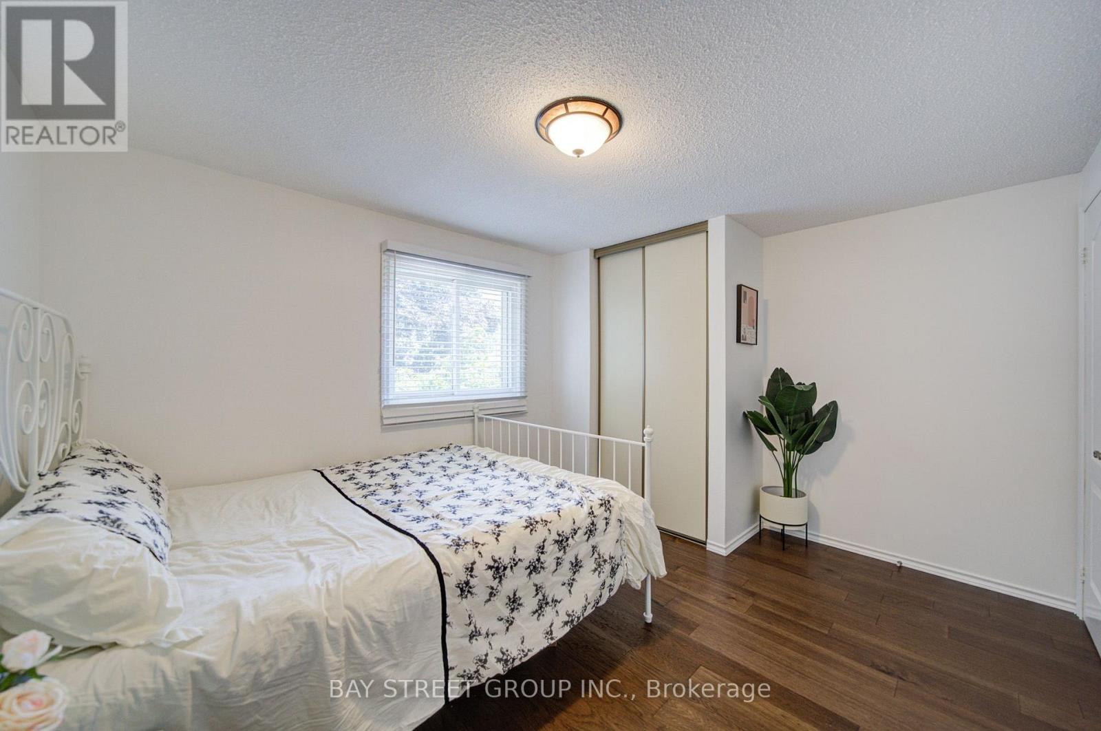 10 Hemingford Place, Whitby, Ontario L1R 1G1 - Photo 27 - E13696106