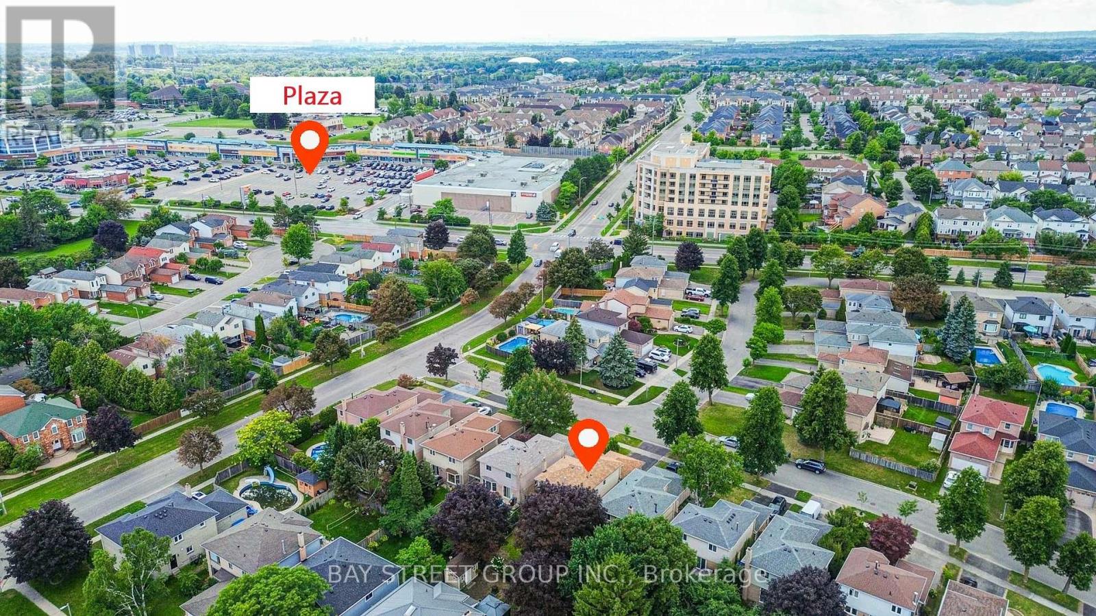 10 Hemingford Place, Whitby, Ontario L1R 1G1 - Photo 3 - E13696106
