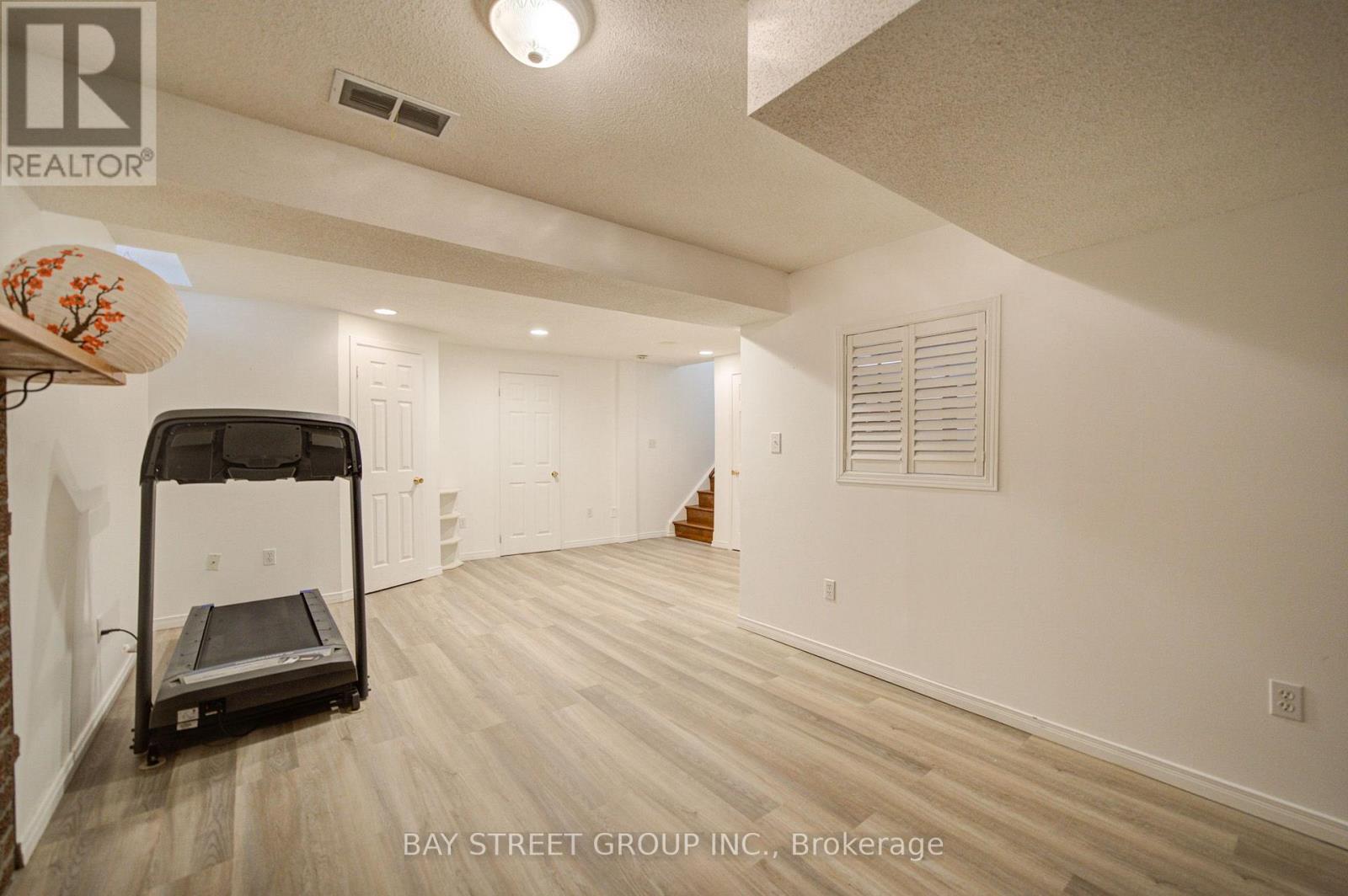 10 Hemingford Place, Whitby, Ontario L1R 1G1 - Photo 30 - E13696106