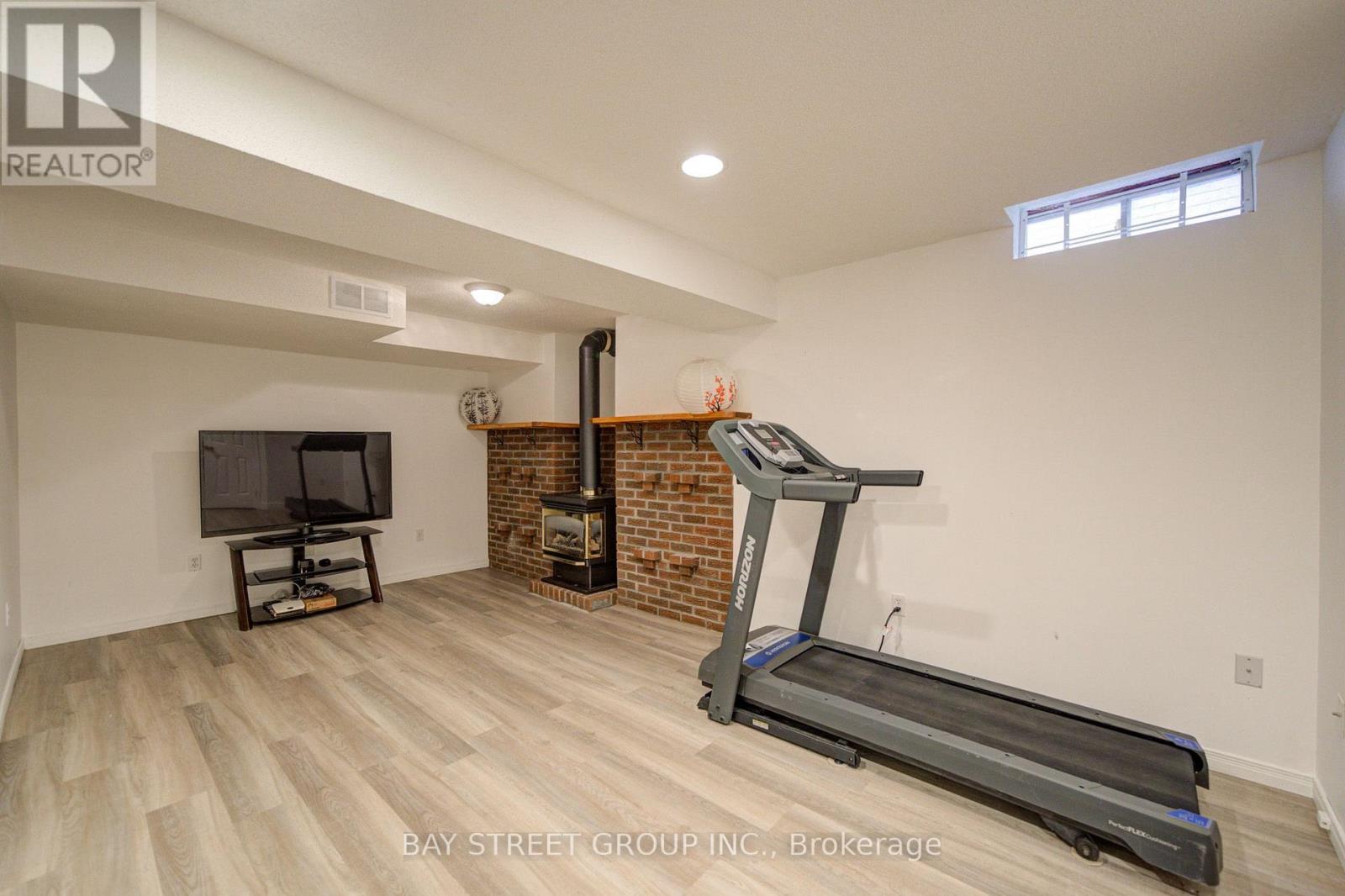 10 Hemingford Place, Whitby, Ontario L1R 1G1 - Photo 31 - E13696106