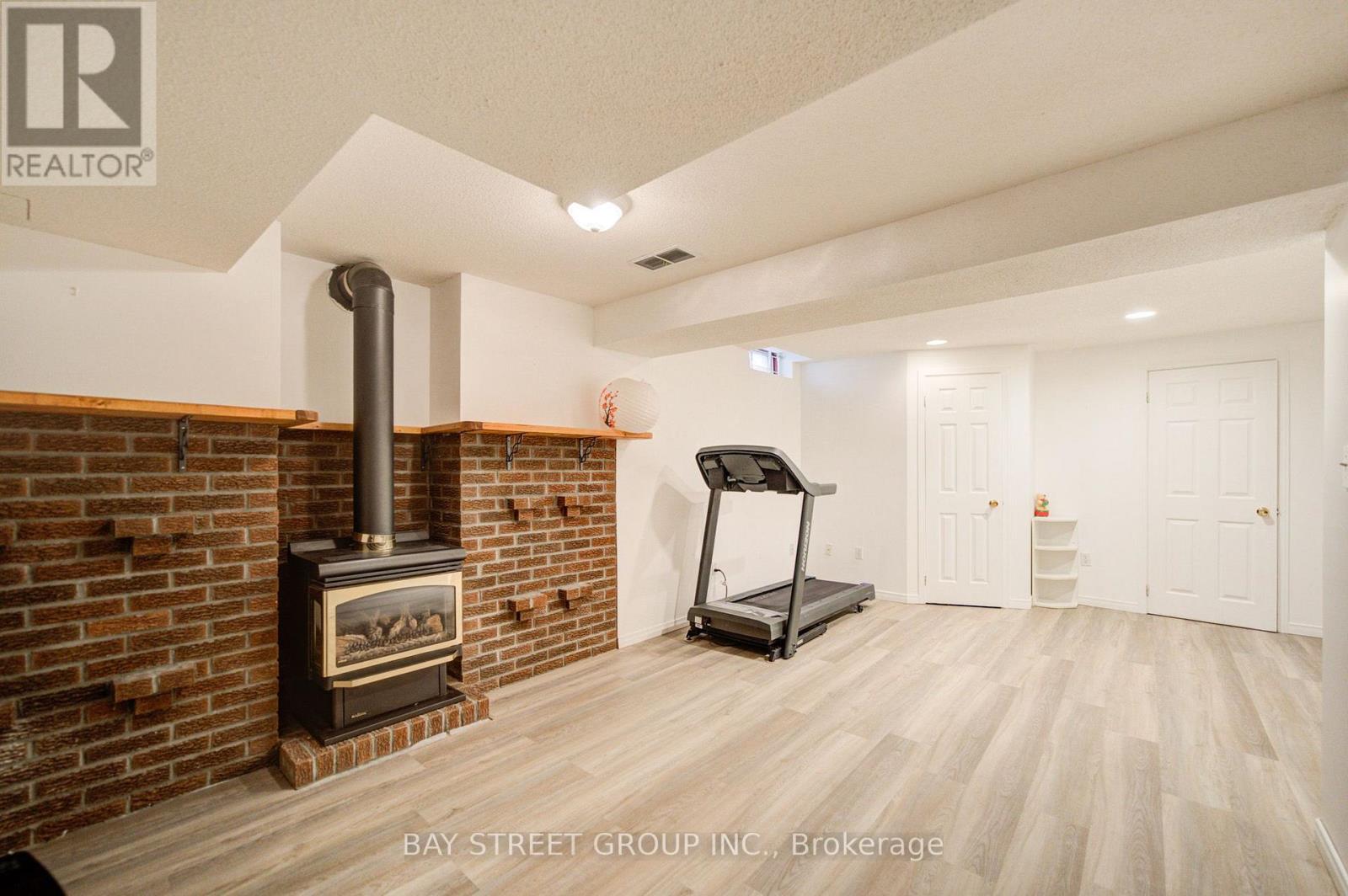 10 Hemingford Place, Whitby, Ontario L1R 1G1 - Photo 32 - E13696106