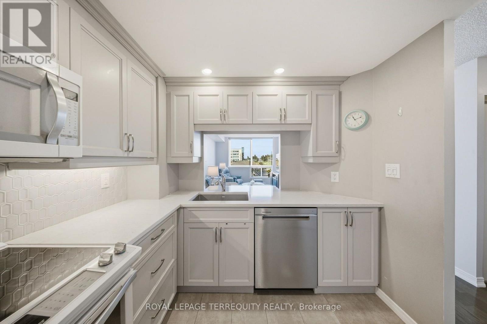 606 - 711 Rossland Road E, Whitby, Ontario  L1N 8Z1 - Photo 6 - E13696220
