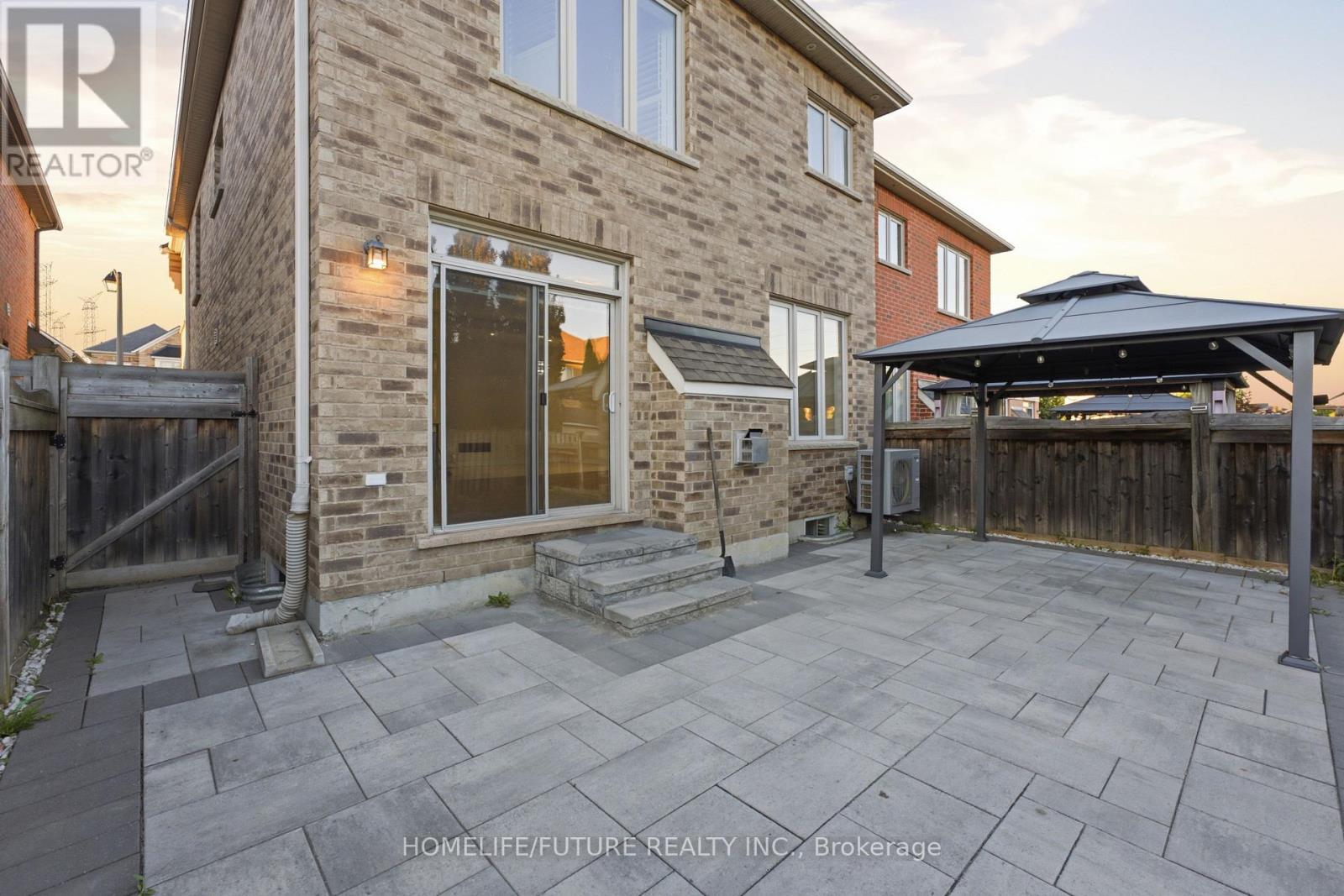 7 Beverton Crescent, Ajax, Ontario  L1T 0L8 - Photo 11 - E13696270