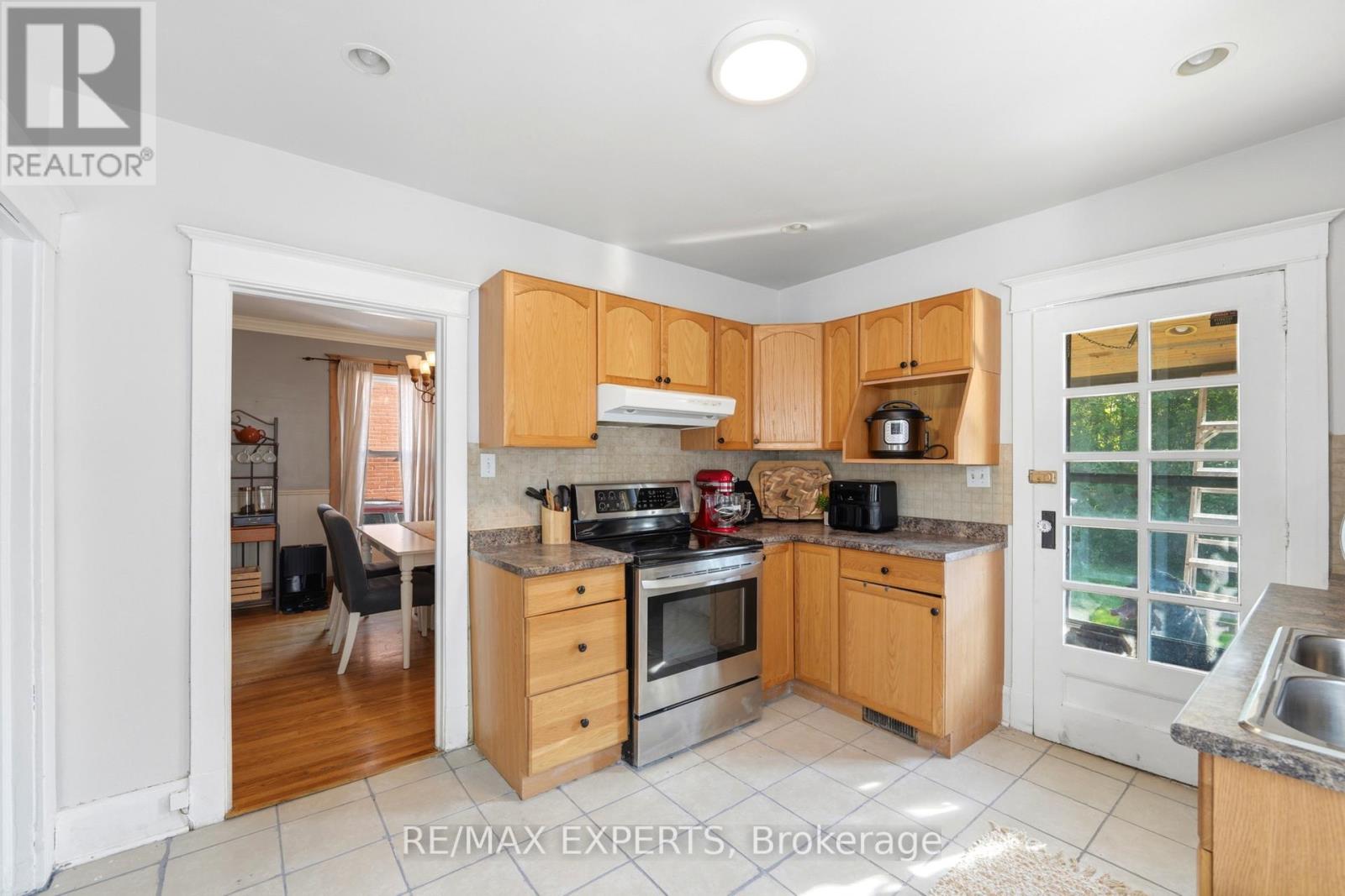 18 Rowe Street, Oshawa, Ontario  L1H 5P5 - Photo 13 - E13696282