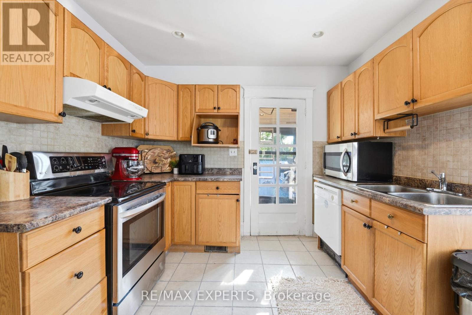 18 Rowe Street, Oshawa, Ontario  L1H 5P5 - Photo 15 - E13696282