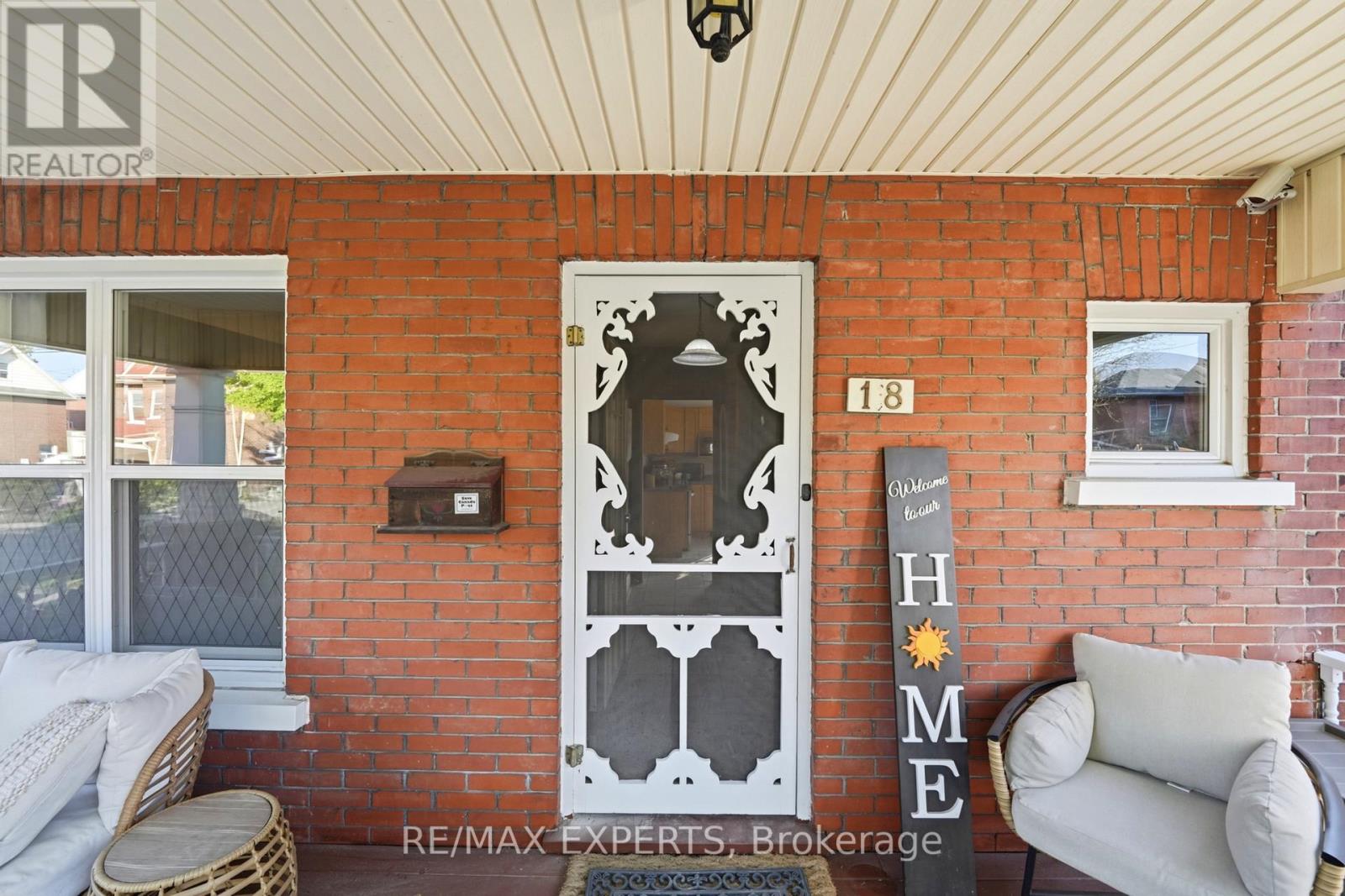 18 Rowe Street, Oshawa, Ontario  L1H 5P5 - Photo 3 - E13696282