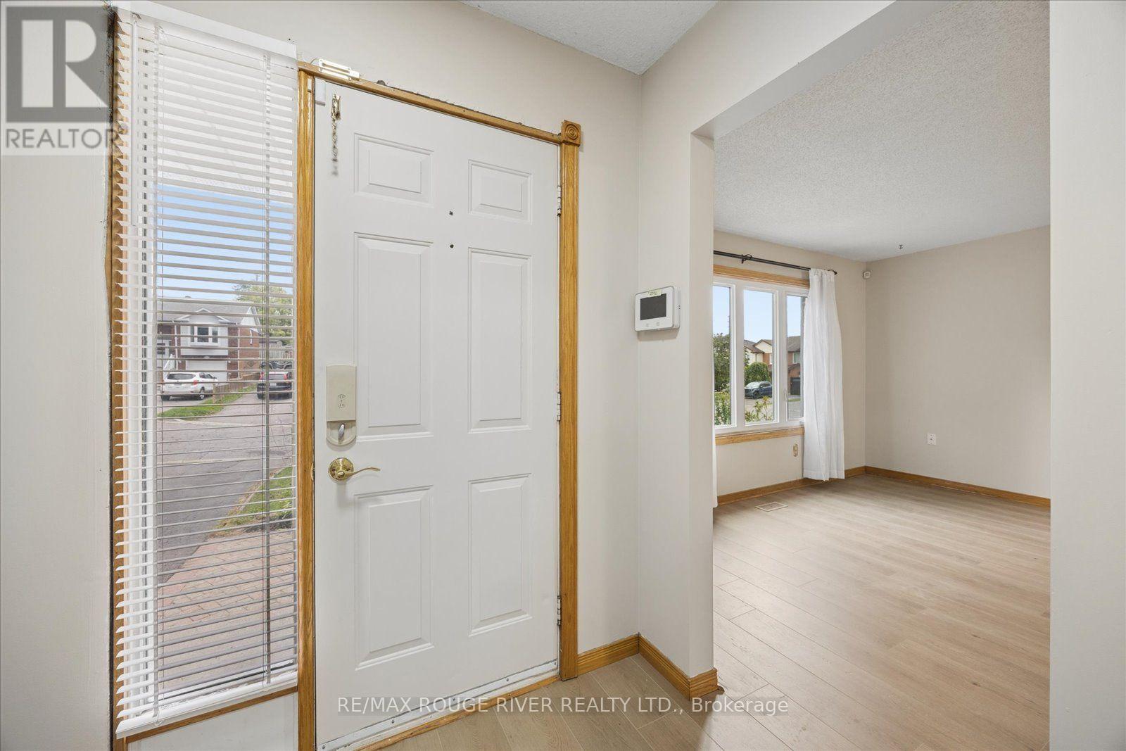 Main - 856 Meadowhill Court, Oshawa, Ontario  L1K 1X5 - Photo 4 - E13696324