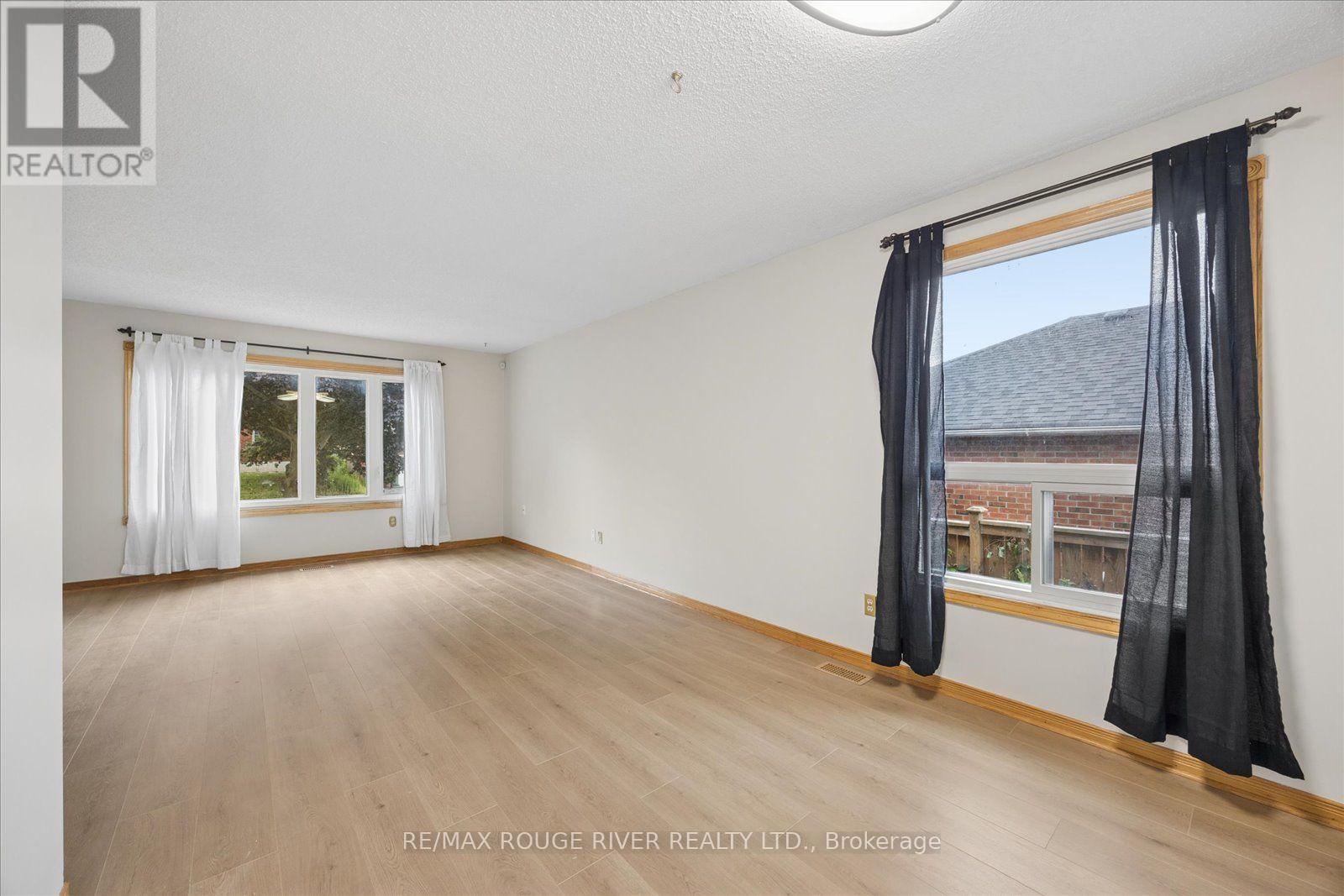 Main - 856 Meadowhill Court, Oshawa, Ontario  L1K 1X5 - Photo 6 - E13696324