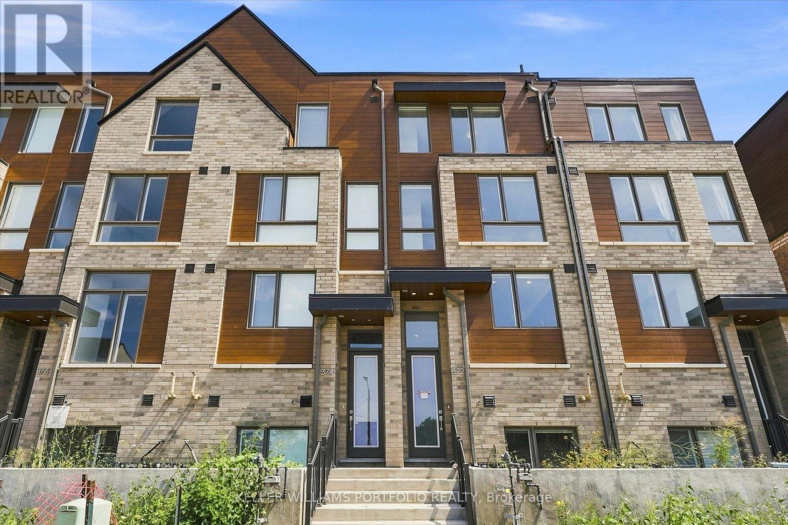 372 LAWRENCE HEIGHTS WAY, Toronto, Ontario