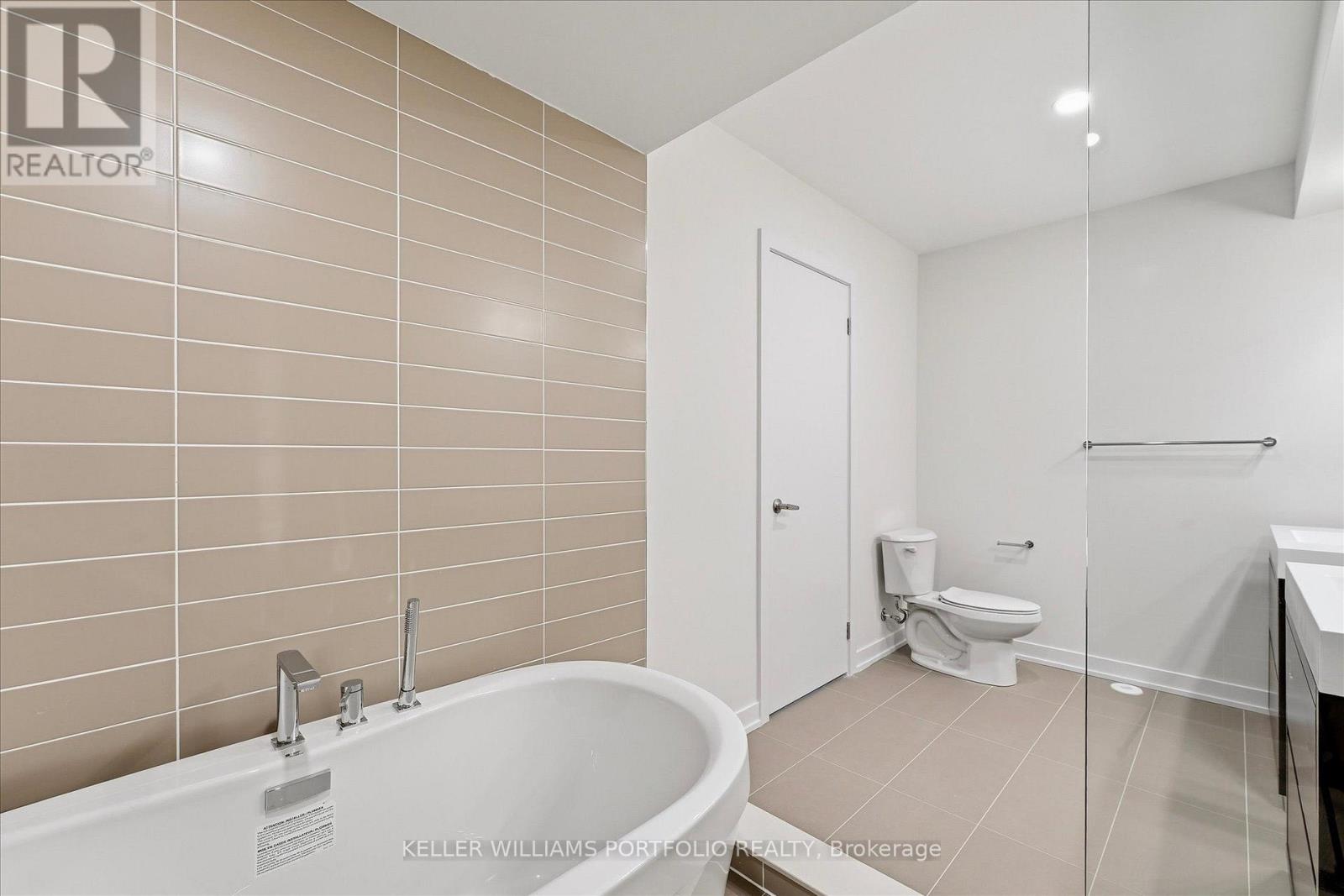 372 Lawrence Heights Way, Toronto, Ontario  M6A 0E8 - Photo 32 - C13694564